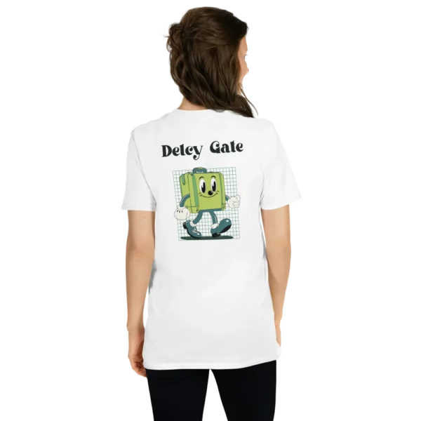 camiseta de mujer delcy gate blanco trasera chica